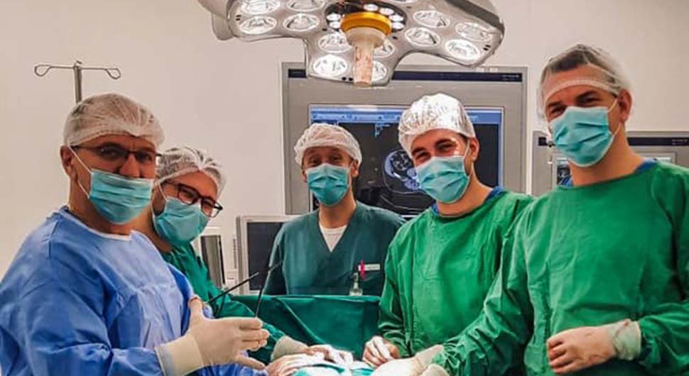drvar hirurzi operacija facebook ukc rs.jpg